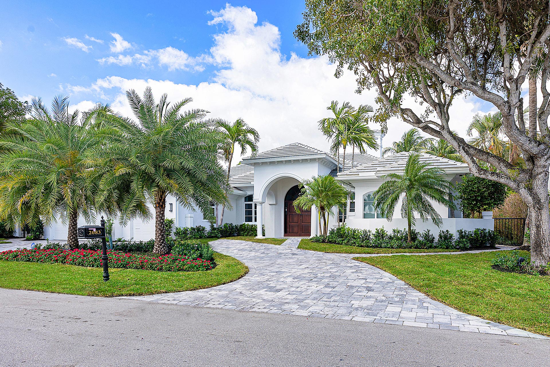 royal palm yacht and country club real estate