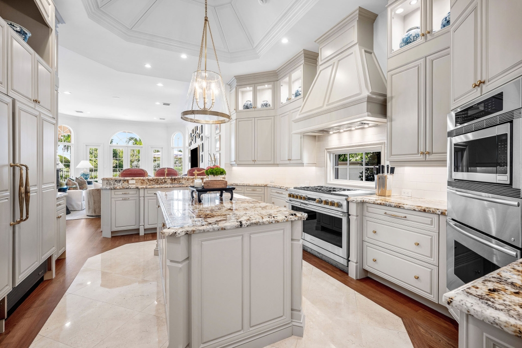 2055 Royal Palm Way